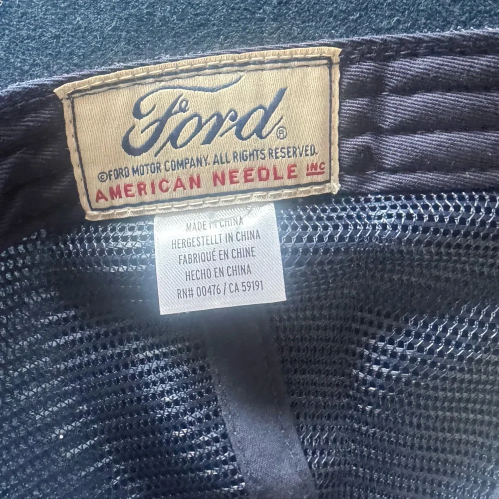 Ford navy&Cream Trucker Hat⭐️excellent condition⭐️ unisex⭐️adjustable⭐️like NEW
